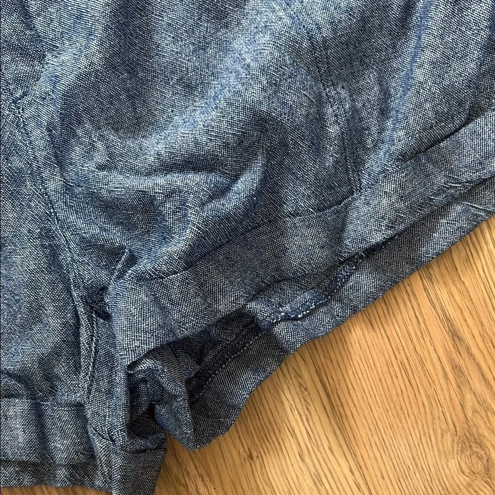 Old Navy Women's Chambray blue shorts - Picture 4 of 5